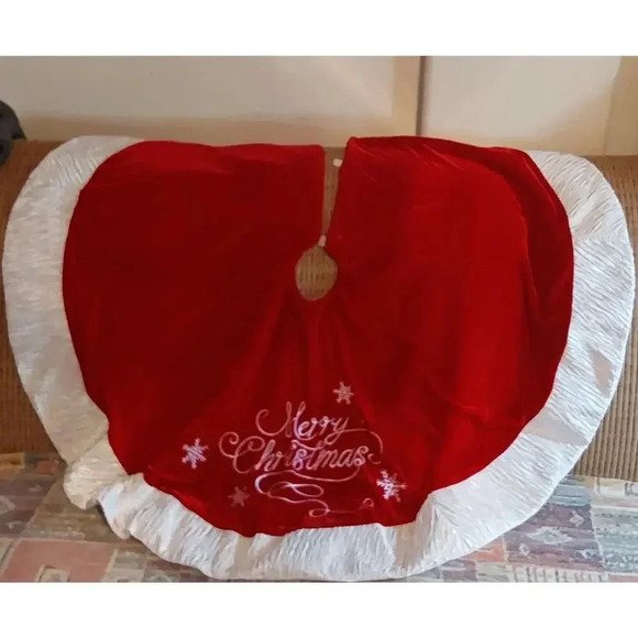Christmas Tree Skirt Velvet Red and White Embroidered Merry Christmas - Picture 1 of 5